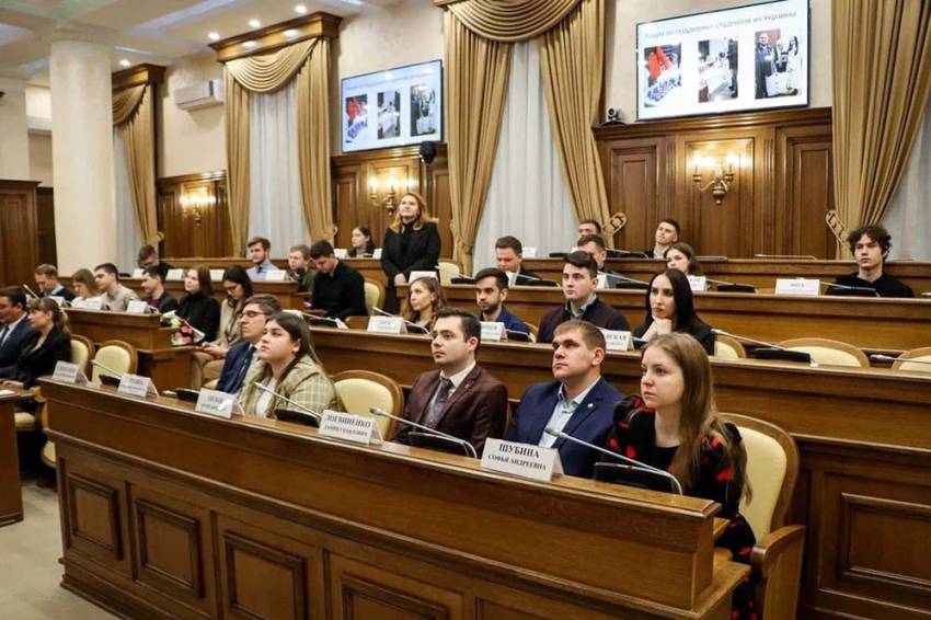Молодые парламентарии выступают с социальными инициативами в области молодёжной политики региона